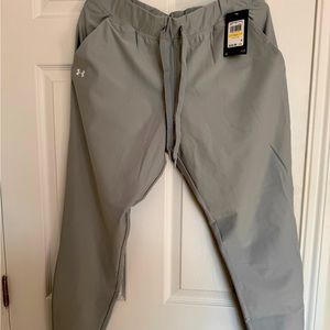 Under Armour women’s vanish joggers in grey